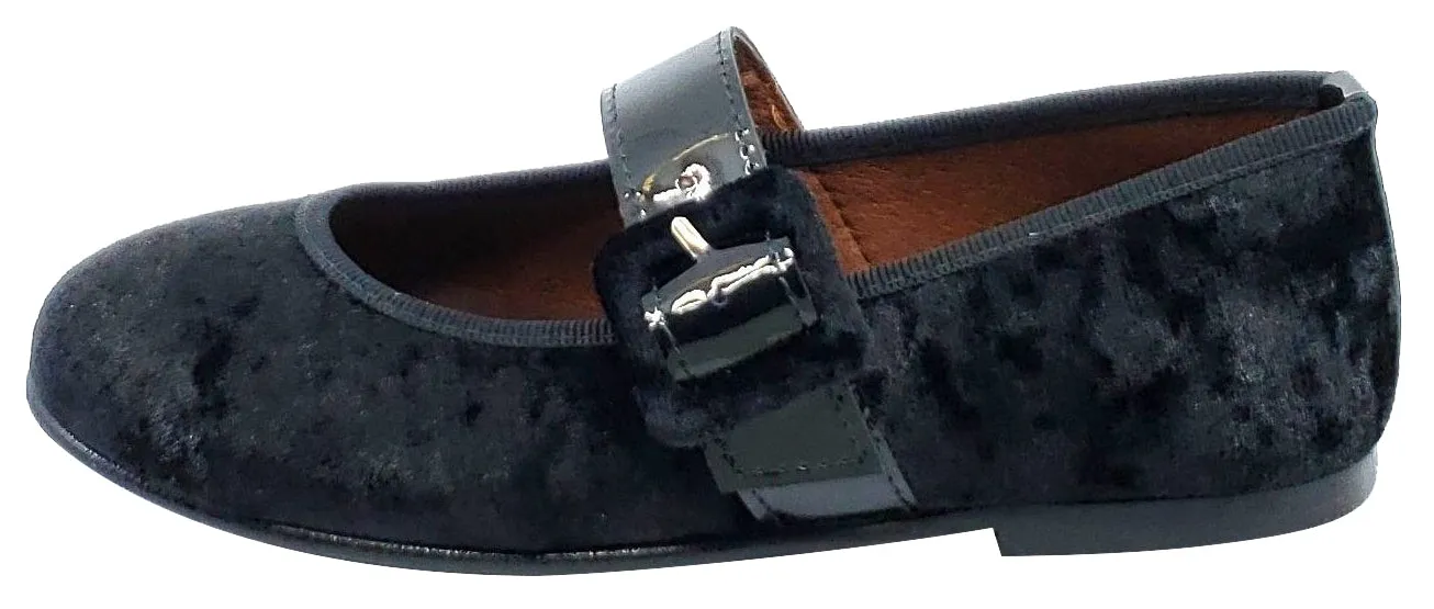 Clarys Girl's Velvet Buckle Mary Jane, Black